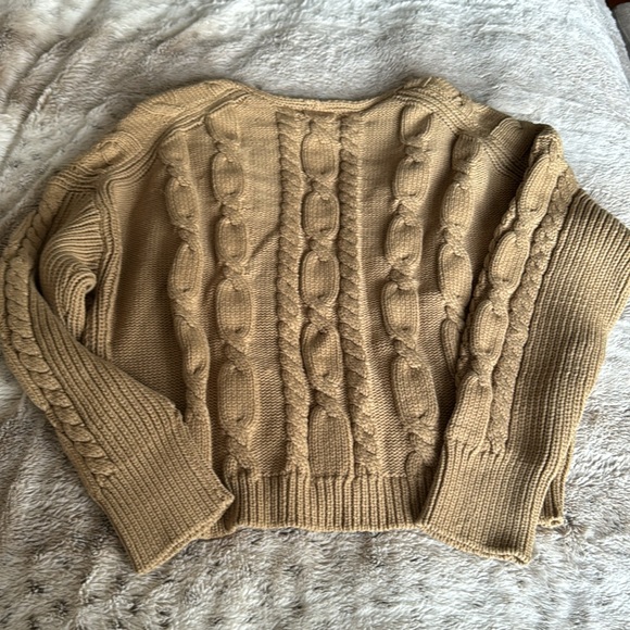 Cable knit,V neck sweater - Picture 3 of 3